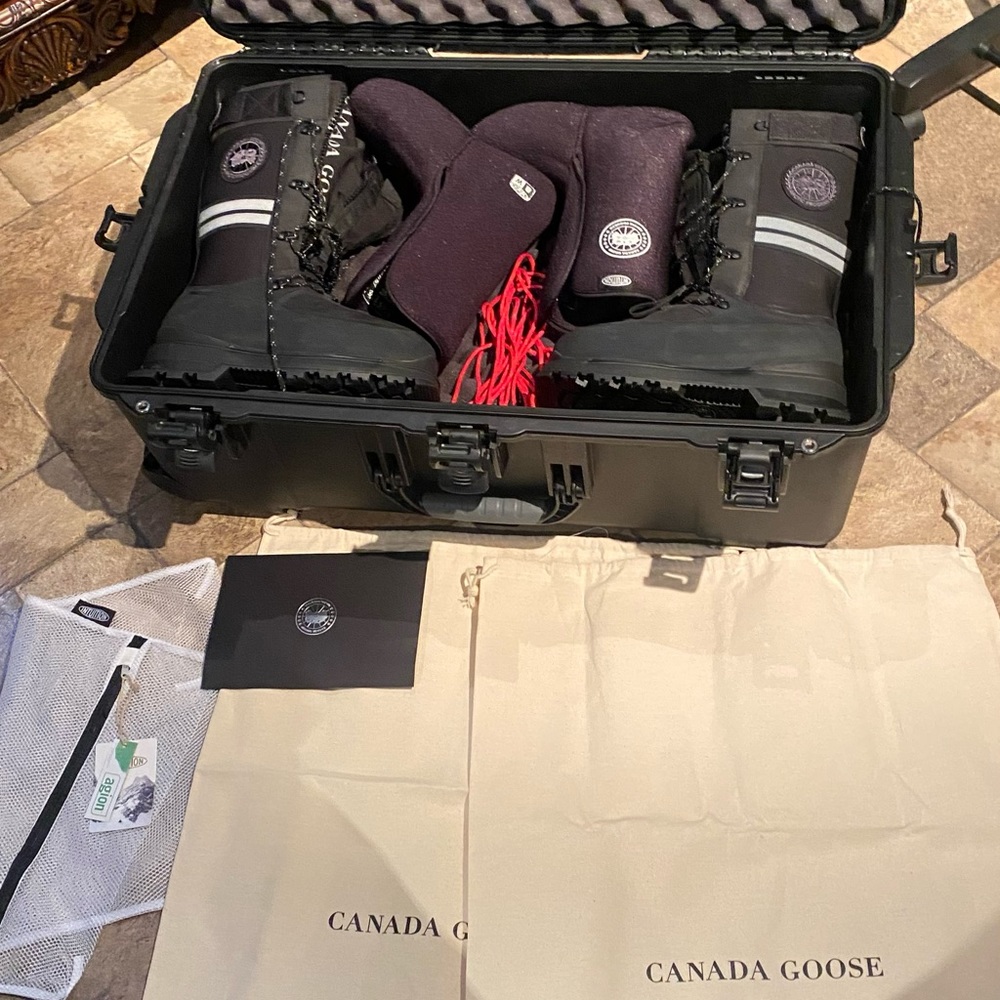 Canada goose snow mantra size 8 women boots